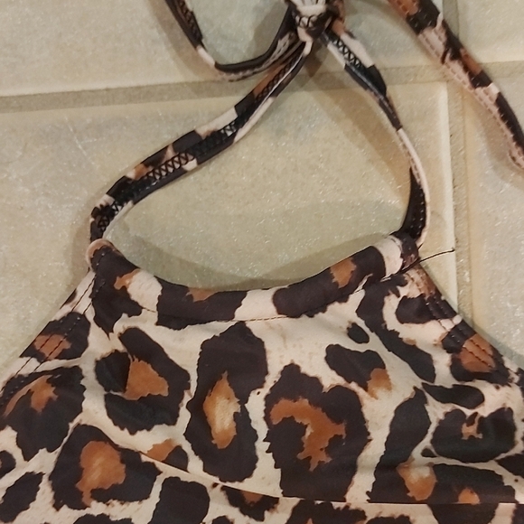 Chic Leopard Print Halter Tank Top - Picture 2 of 6